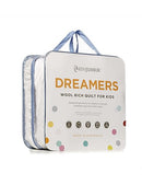 a product packaging for a "Dreamers" quilt designed specifically for children to provide a healthy and more comfortable sleep.