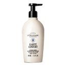 a bottle of lotion with a pump dispenser, labeled as a "Karte Comfort" product from the "Corps L'OCCITANE en PROVENCE".